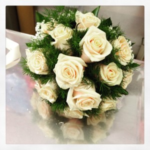 bouquet sposa con rose cipria